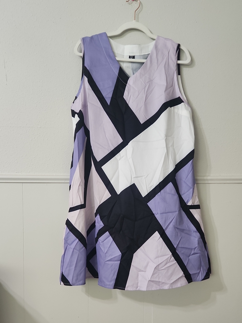 SHEIN Lavender Geometric Sleeveless Shift Dress with Black and White Panels